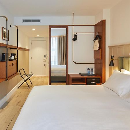Via Sants Hotel Barcelona, Tapestry Collection By Hilton Экстерьер фото