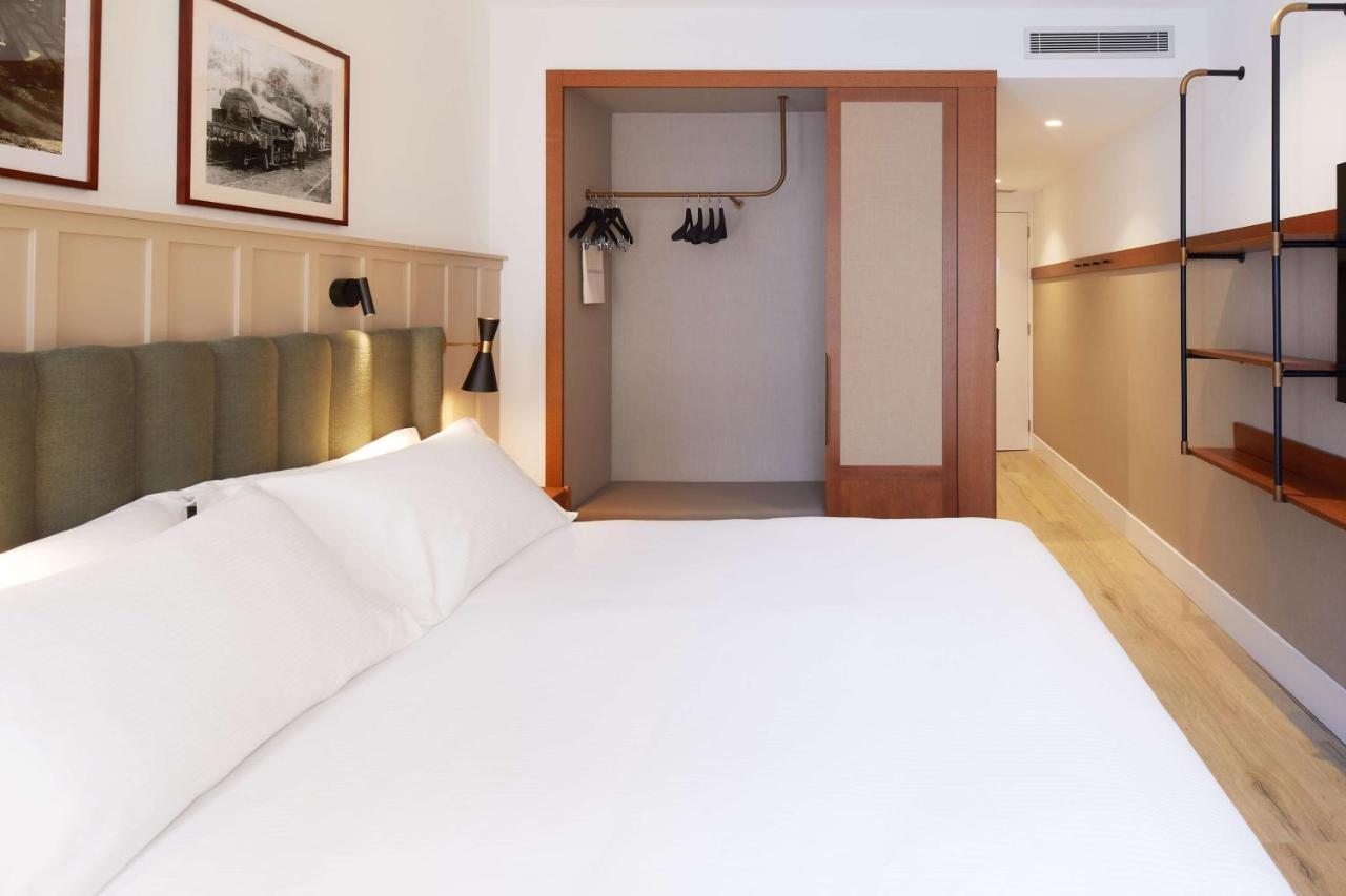 Via Sants Hotel Barcelona, Tapestry Collection By Hilton Экстерьер фото