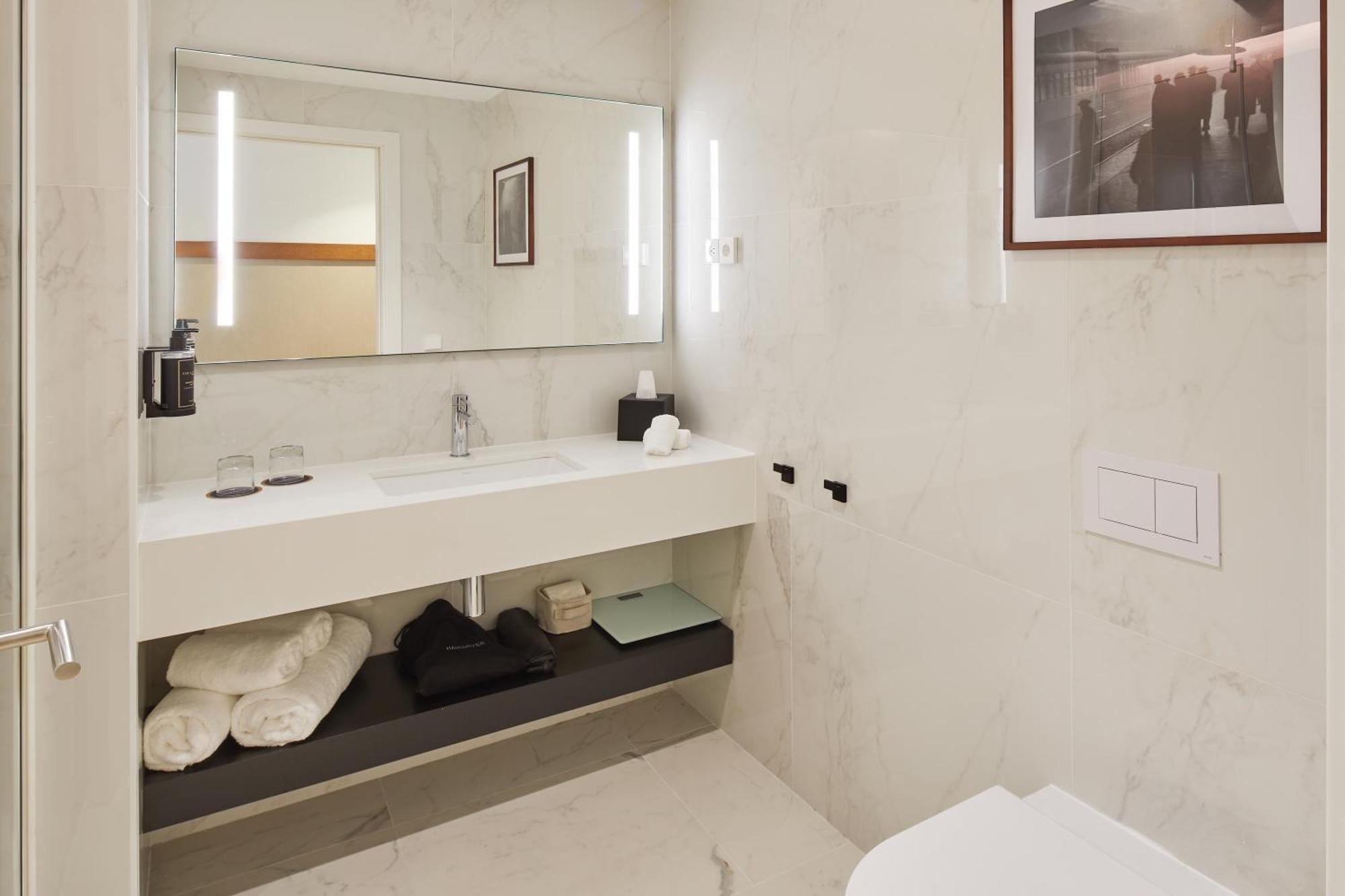 Via Sants Hotel Barcelona, Tapestry Collection By Hilton Экстерьер фото